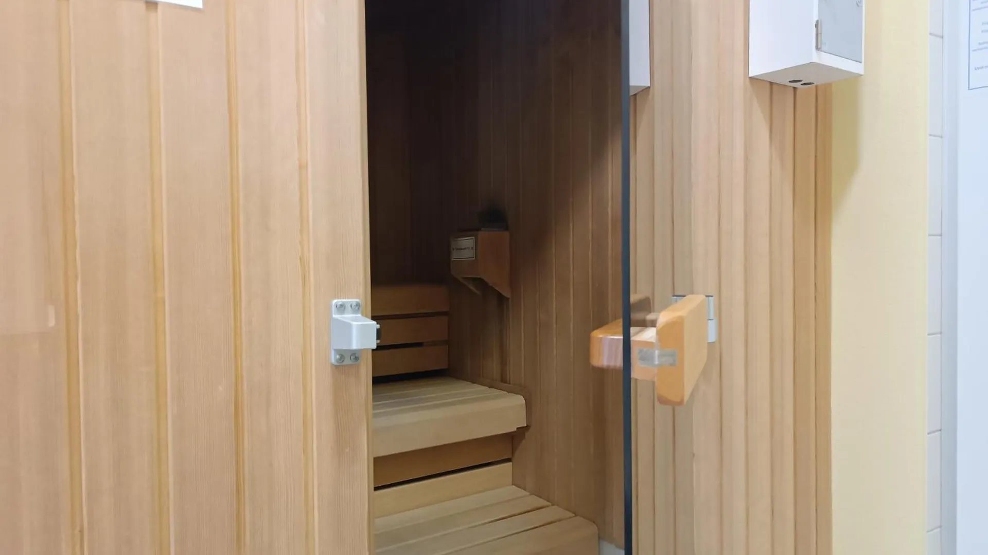 2-Raum Fewo Enzian - Hallenbad & Sauna 费斯恩 0*,  德国